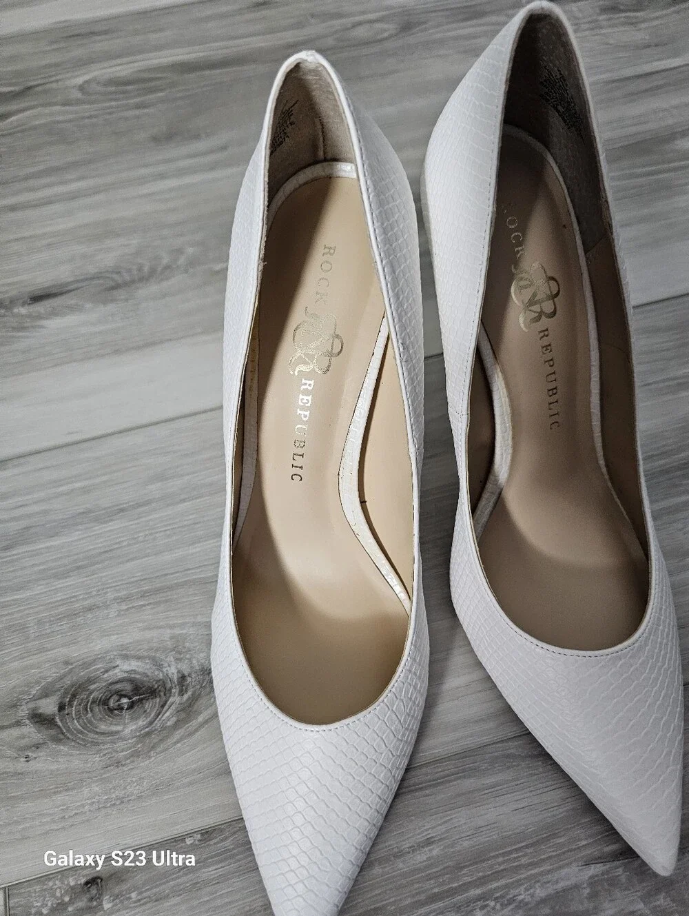 Elegant White Pointed Toe Stiletto Heels Sz 9.5